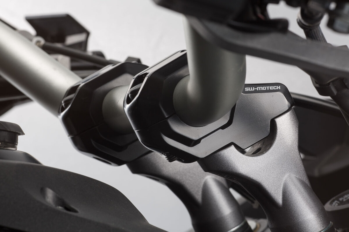 Réhausse Guidon SW-Motech pour Guidon 22mm – Déport 30mm Haut, 21mm Arrière LEH.00.039.21001/S