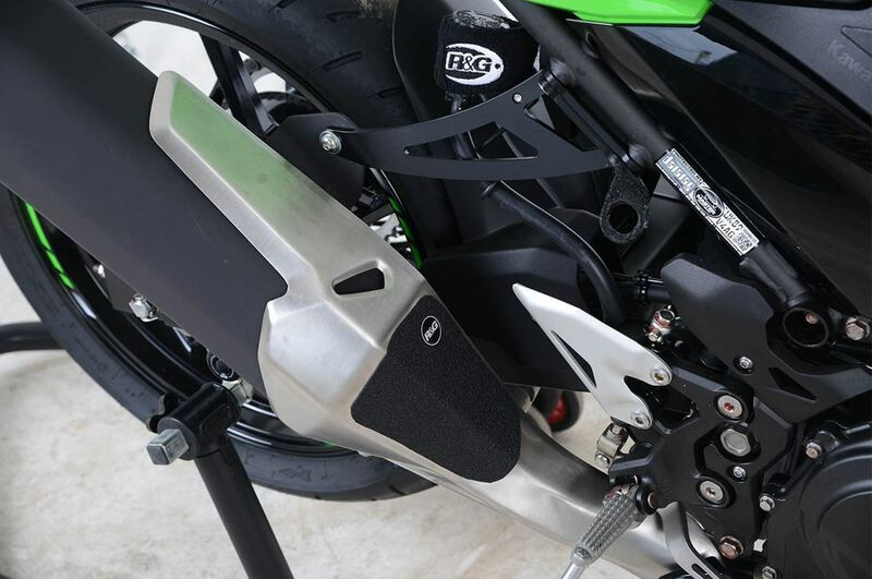 Protection Bras Oscillant et Silencieux Anti-Frottement R&G pour Kawasaki Ninja 400 - KRT (18-21) - EZBG409BL