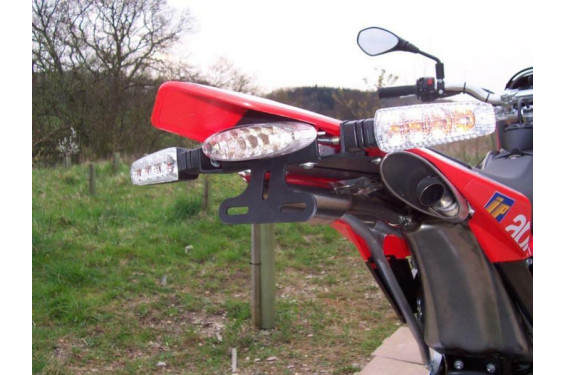 Support de Plaque R&G pour Aprilia SXV 450 / 550 (05-07) - LP0027BK Support de Plaque R&G pour Aprilia SXV 450 / 550 (05-07) - LP0027BK