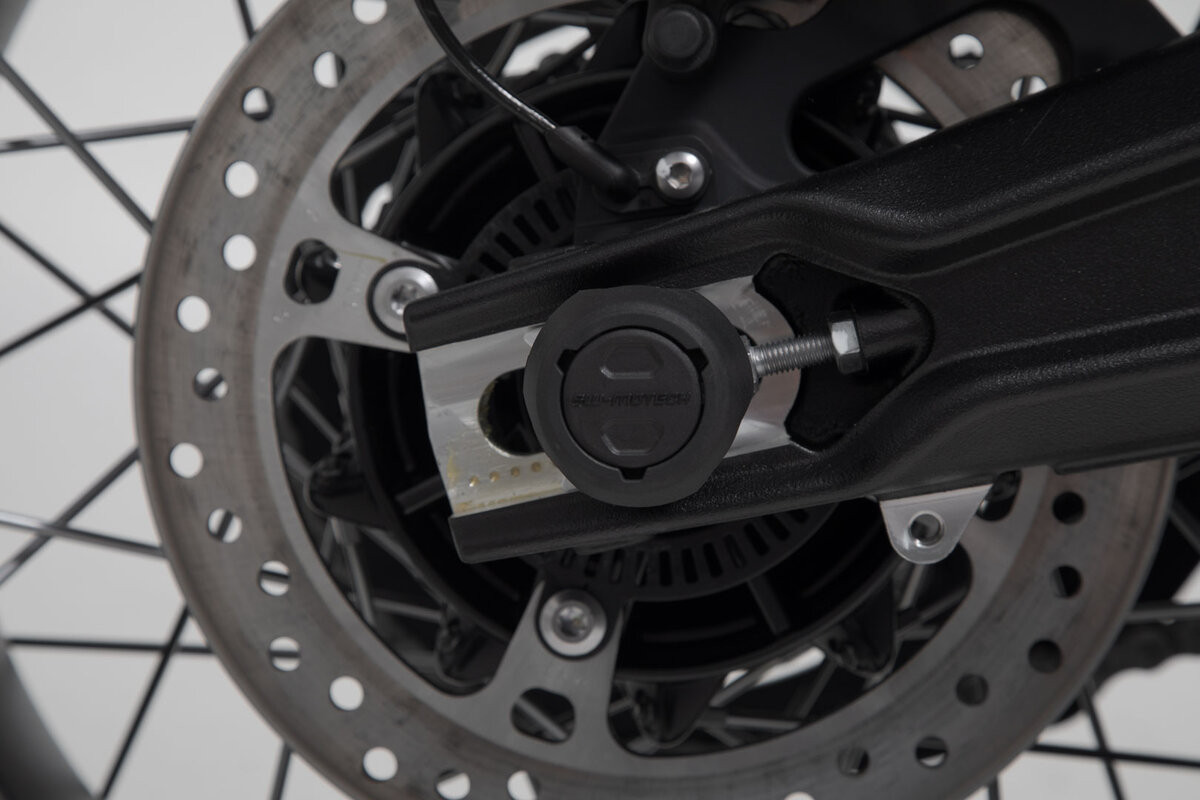 Protection de bras oscillant SW-Motech pour Triumph 800 Tiger (16-17) STP.11.176.10101/B