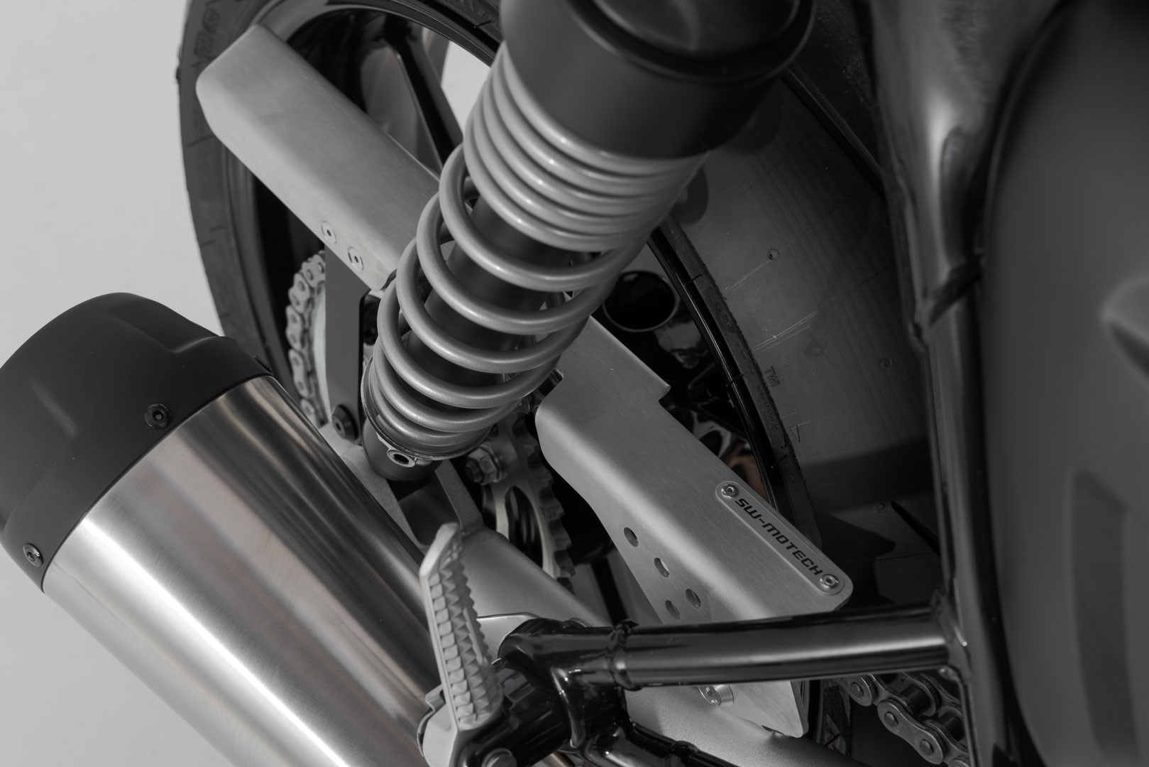 Protection de Chaine SW-Motech pour 900 Bonneville T100 (16-24) KTS.11.667.10001/S