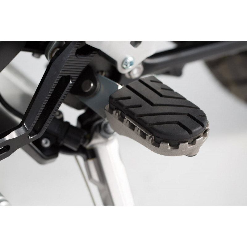 Repose Pieds SW-Motech ION pour 1200 Scrambler XE et XC (18-20) FRS.11.011.10103/S Repose Pieds SW-Motech ION pour 1200 Scrambler XE et XC (18-20) FRS.11.011.10103/S