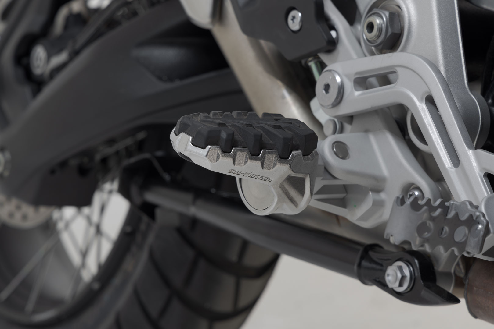 Repose Pieds EVO SW-Motech pour Triger 1200 (22-24) FRS.11.112.10600