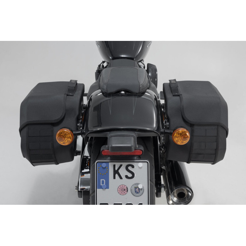 Pack Valises Latérales SW-Motech Legend Gear 19.5 L pour Harley Davidson 1868 Fat Boy (18-23)