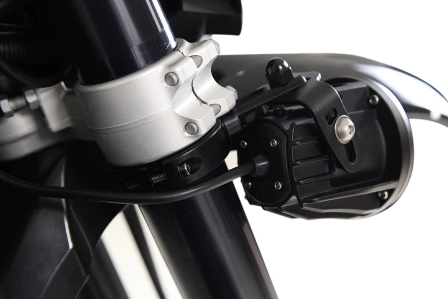 Support de Feux Additionnel Moto Universel DENALI pour Tube de Fourche 50 - 60 mm