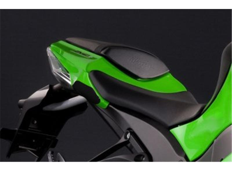 Sliders de coque arrière Carbone R&G pour Kawasaki ZX10R (11-14) - TLS0004C