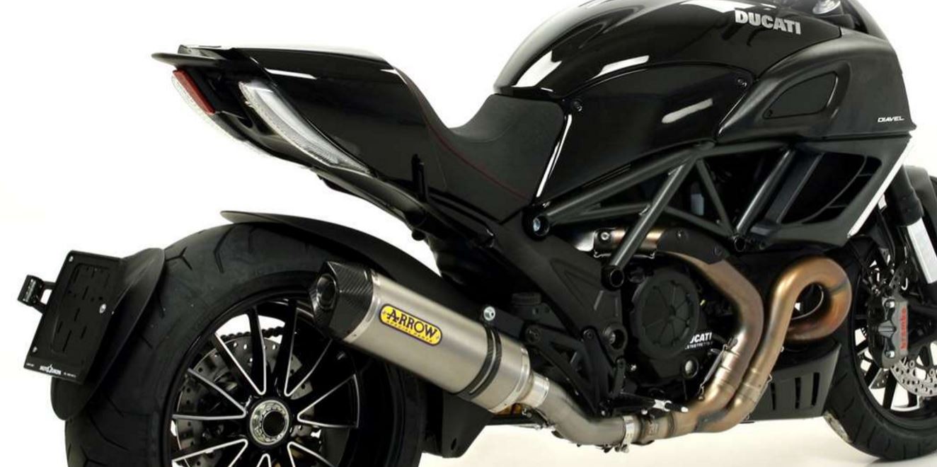 Silencieux "Homologué" ARROW Race-Tech pour Diavel 1200 (11-16)