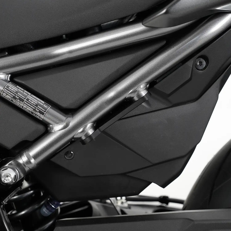 Cache Orifice Support de Repose-Pieds R&G pour GSX-8R (24-25) BLP0135BK