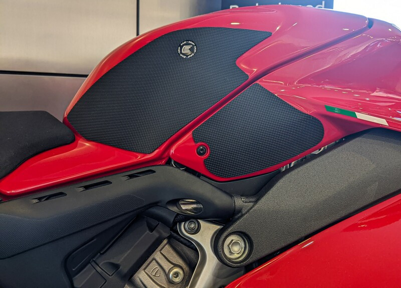 Grip de réservoir R&G Eazi Grip Pro pour Panigale V4 / S / R / SP2 (22-24) PRO234