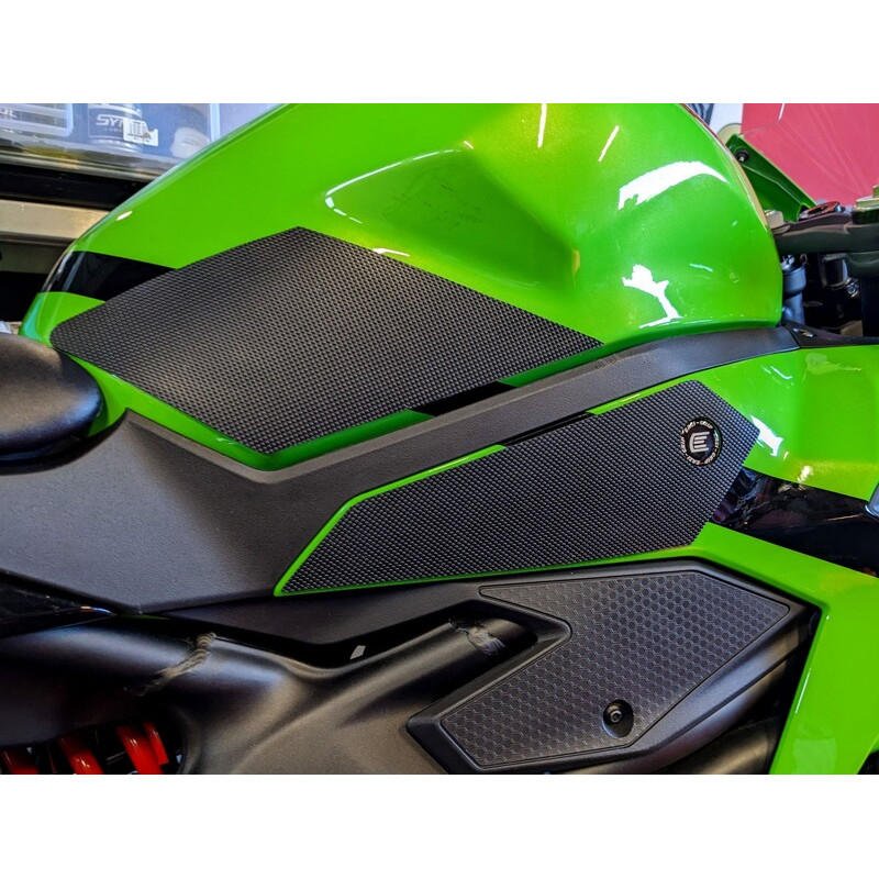 Grip de réservoir R&G Eazi Grip Pro pour Ninja ZX-4R / ZX-4RR (23-25) PRO443 Grip de réservoir R&G Eazi Grip Pro pour Ninja ZX-4R / ZX-4RR (23-25) PRO443