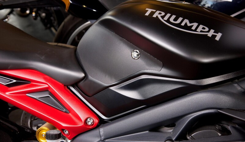 Grip de réservoir R&G Eazi Grip Pro pour Daytona 675 / R (13-16) PRO801