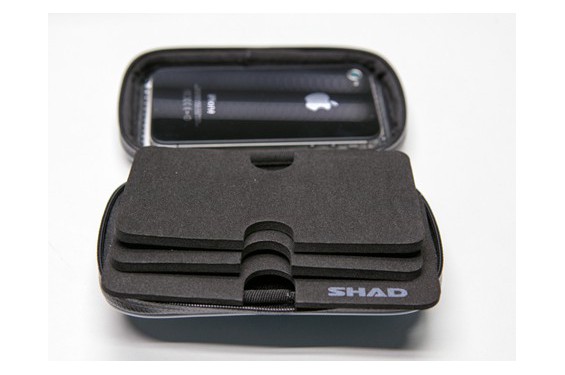 Support Smartphone Moto Étanche Shad Fixation au Guidon, dimension écran 3.8" 6x12cm