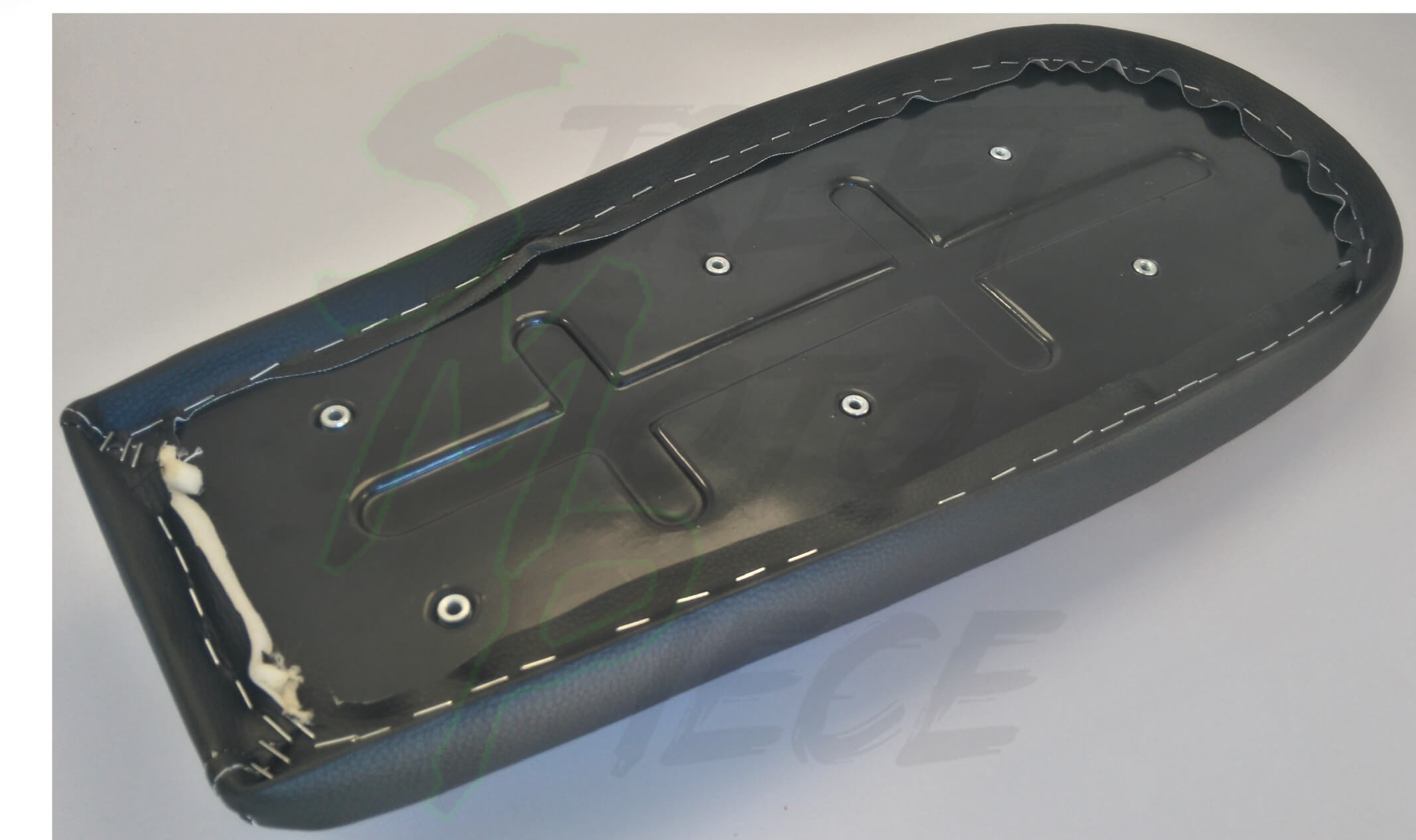 Selle Plate Scrambler en Skai Noir