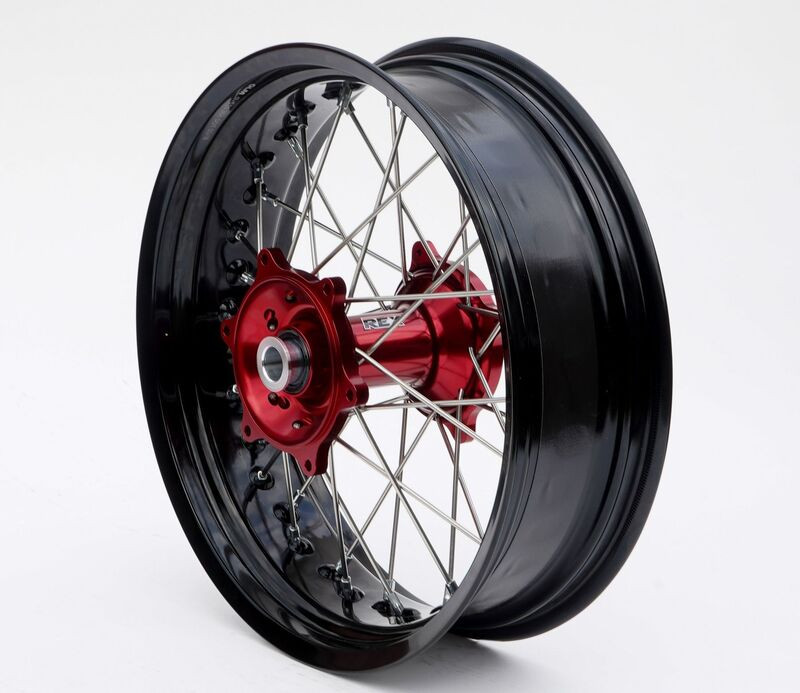 Roue Arrière Complète Moyeu Rouge RFX SM 17x5,00 pour Fantic XX 250 (22-26) - FXWH 40034 55RD