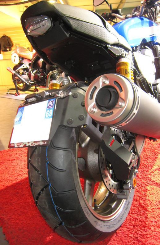 Support de Plaque Moto Déporté Access Design pour Yamaha XJR1300 (99-16)