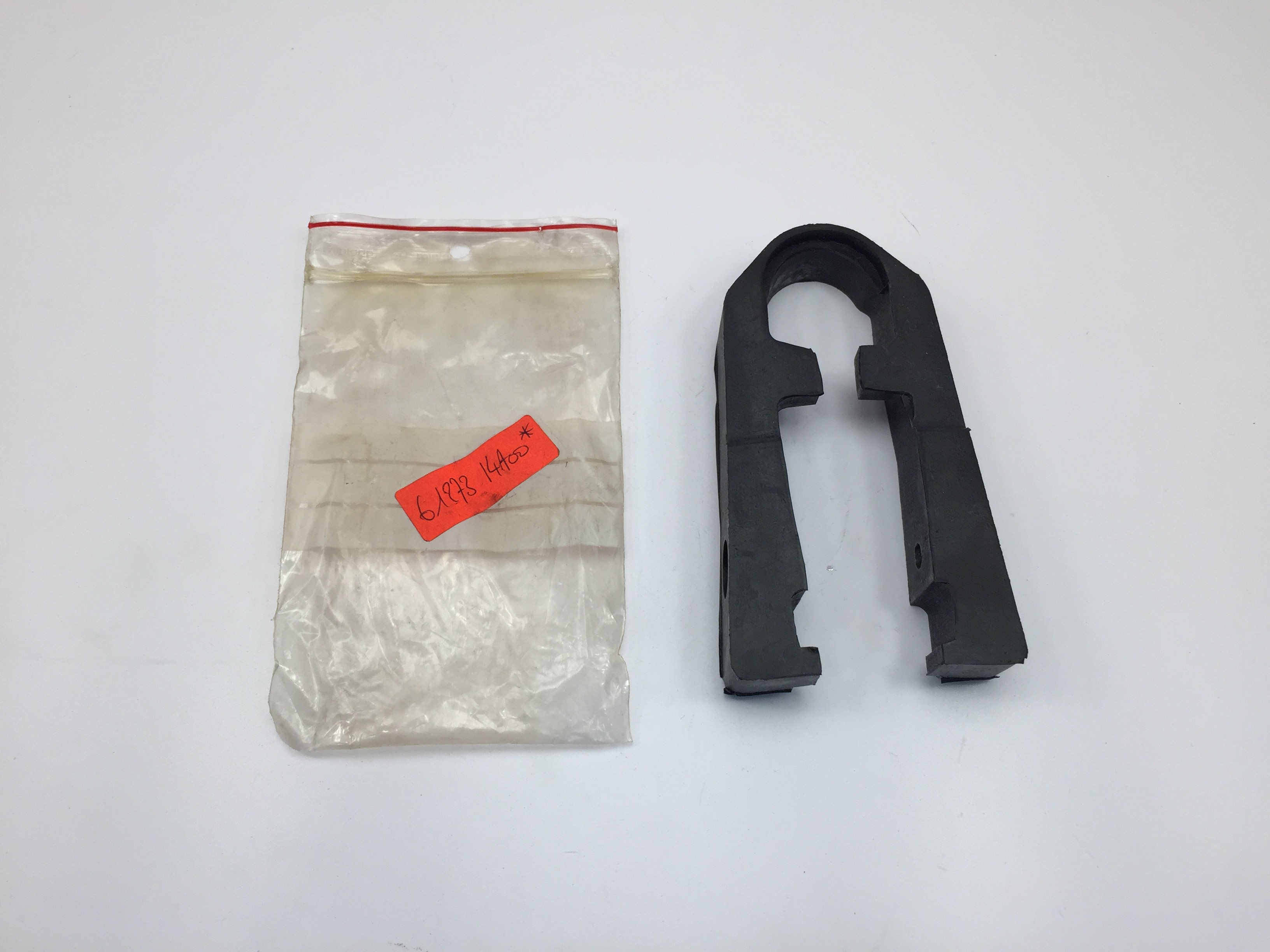 Protège chaine pour bras-oscillant pour Suzuki DR600 (86-89) Pièce Neuve d'origine