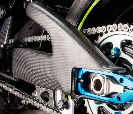 Protection de bras oscillant carbone LighTech pour GSX-R 1000 (17-21)
