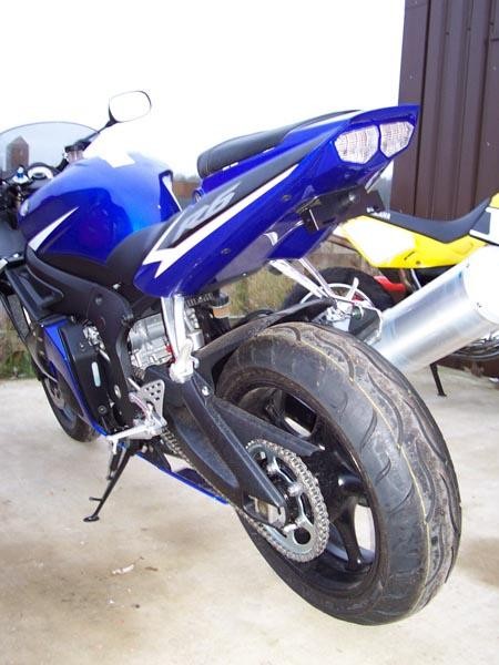 Support de Plaque R&G pour Yamaha YZF-R6 (03-05) - LP0002BK