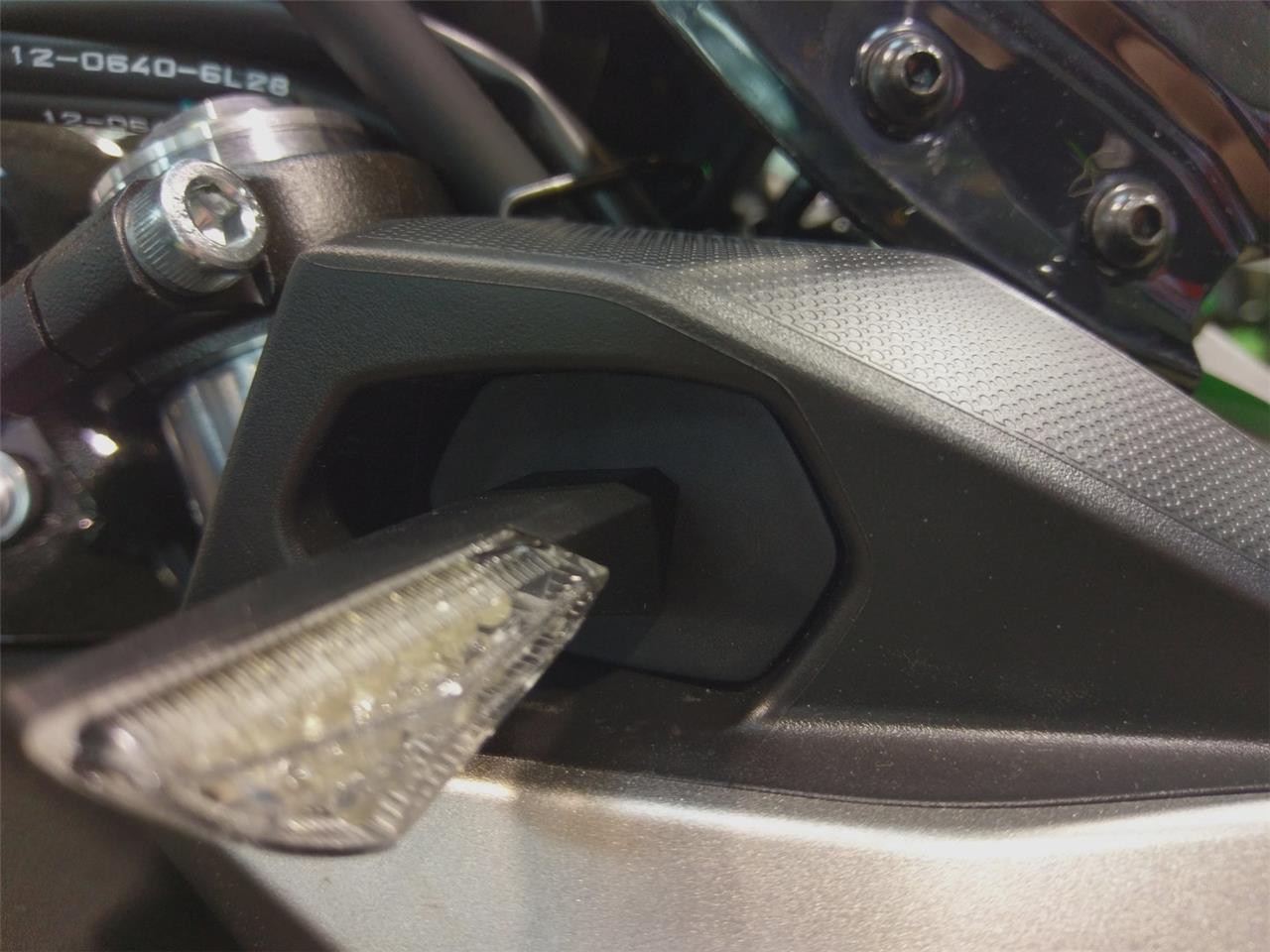 Kit Montage de Clignotant Moto Adaptable pour KAWASAKI Z 650 (17-19)