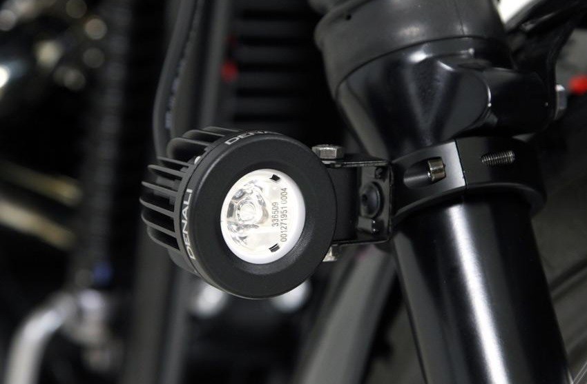 Support de Feux Additionnels Moto Universel DENALI pour Tube de Fourche Ø 50-60mm Noir