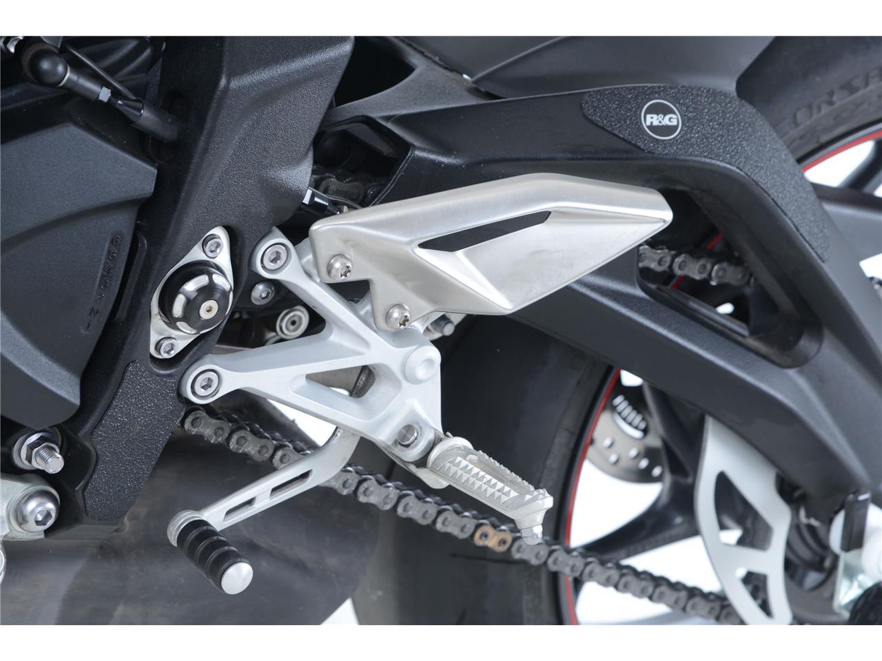 Protection Cadre Et Bras Oscillant Anti-Frottement R&G pour Triumph Street Triple 765 R - S - RS (17-21) - EZBG805BL