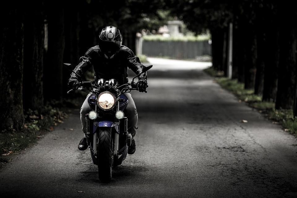 Optimiser sa Visibilité à Moto avec des Feux Additionnels - Street Moto  Piece